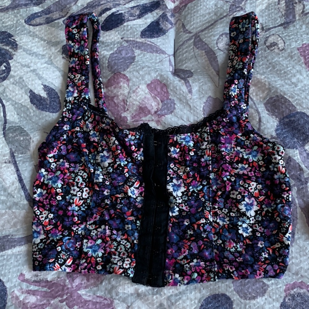 Floral Crop Top Size Xs NWT Front  Hook & Eye Closure